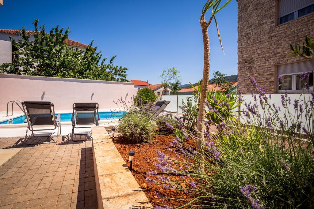 Apartment Falcon Stari Grad  Zimmer foto
